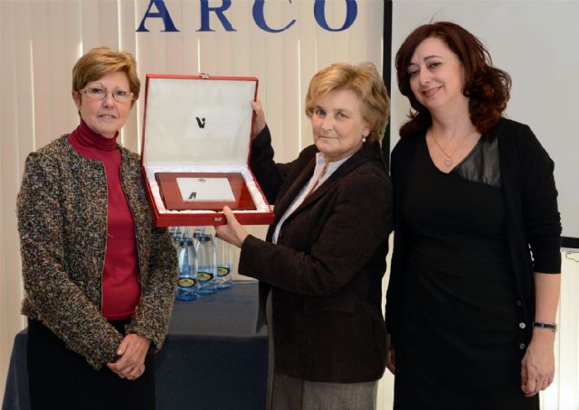 Homenaje a María del Carmen Aparicio, exdirectora de la Biblioteca de la Universidad de Murcia