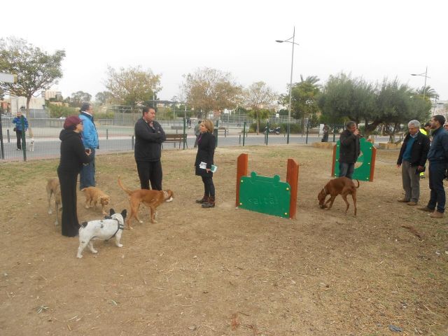 Los perros estrenan zona especialmente diseñada para ellos en el Cuartel de Artillería y Jardín Chino