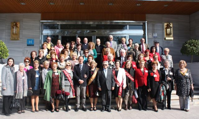 Las 29 candidatas a Reina de los Mayores comparten un desayuno con el Alcalde antes de iniciar su jornada de convivencia en Abarán