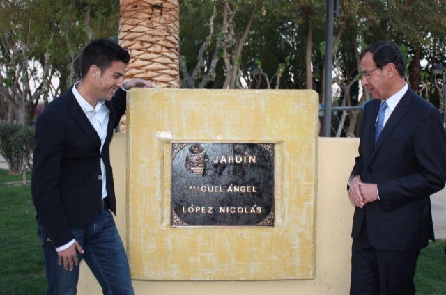 Llano de Brujas homenajea a Miguel Ángel López y le dedica un jardín de la pedanía