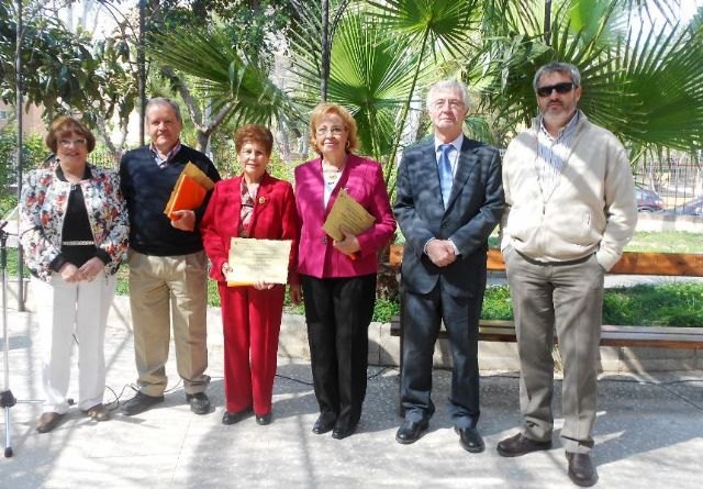 Los usuarios del Centro Social de Personas Mayores Murcia II presentan 24 trabajos para celebrar el Día Mundial de la Poesía