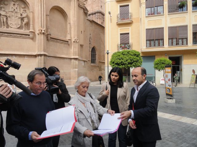 Vecinos de Algezares presentan casi mil firmas demandando un nuevo centro de salud para la pedanía