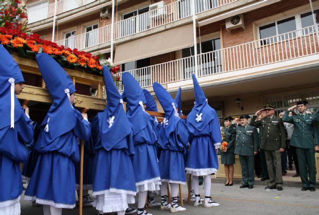 La Guardia Civil escolta el paso del Cristo del Amor en su procesión del Viernes de Dolores 2014