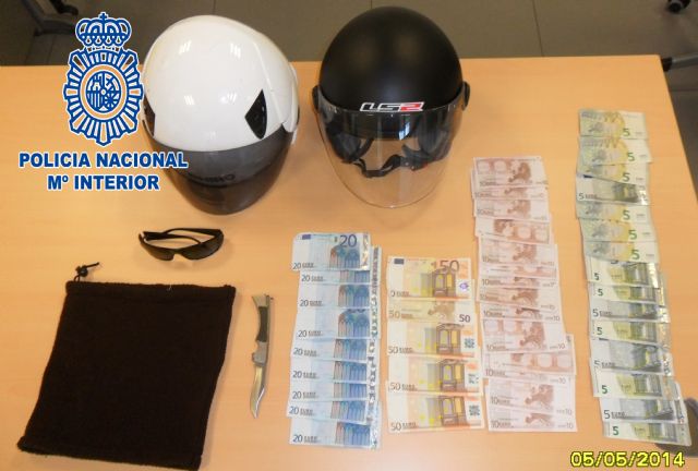 Detenido por dos Policías Nacionales fuera de servicio después de atracar en una gasolinera