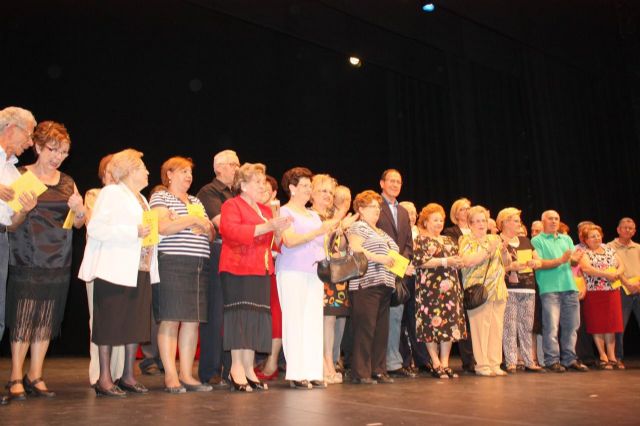 Los 'actores' de los centros de mayores suben al escenario del Teatro Romea