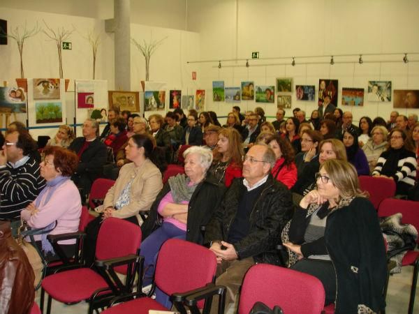 El centro cultural de Espinardo abre esta tarde la exposición Autorretrato. Más allá del espejo