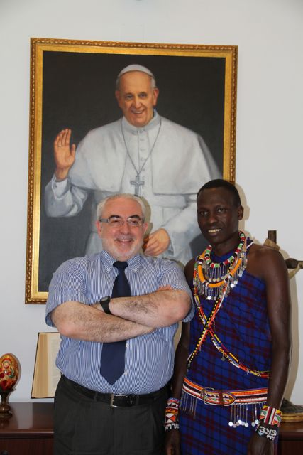 El jefe de la tribu de los Masai Mara visita el campus de la UCAM