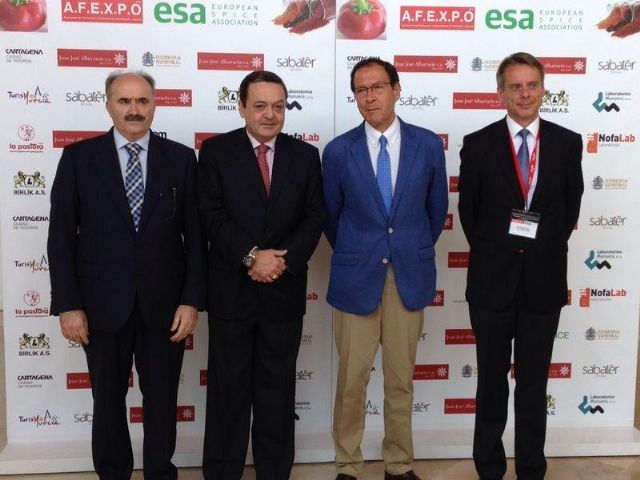 El Alcalde Cámara recibe a los participantes en la Asamblea General de la Asociación Europea de la Especia