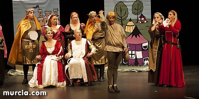 'La venganza de Don Mendo', una delirante comedia medieval,en el Teatro Romea