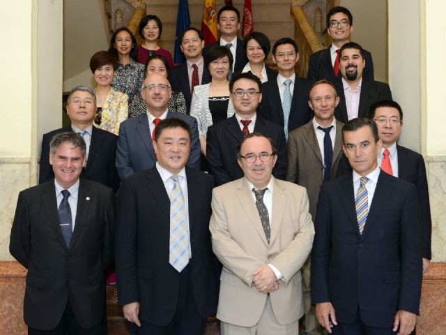 La Universidad de Murcia exporta la tarjeta inteligente a universidades chinas