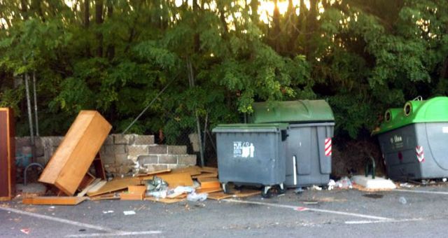 El Grupo Socialista lamenta la pésima imagen que ofrece el parking disuasorio del Malecón durante la Feria de Septiembre