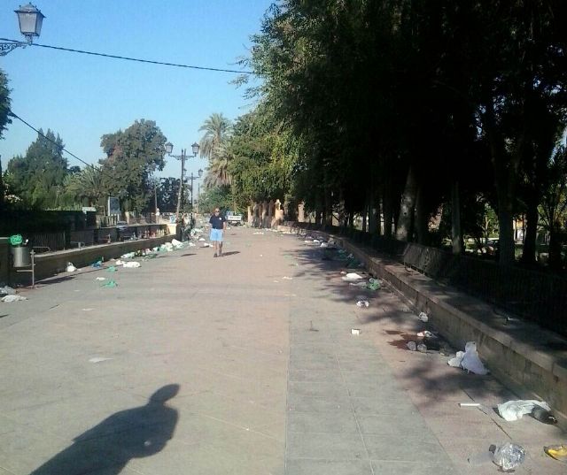 El Grupo Socialista considera insuficiente la limpieza en el entorno del Jardín Malecón durante la Feria de Septiembre