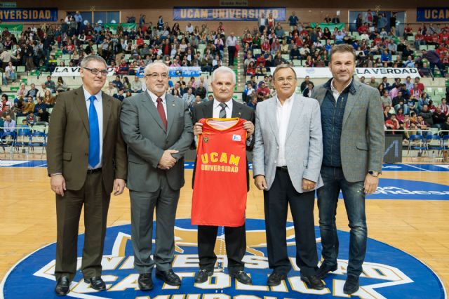 El UCAM Murcia vence al Tuenti Móvil Estudiantes 79-65 y certifica el mejor arranque de su historia