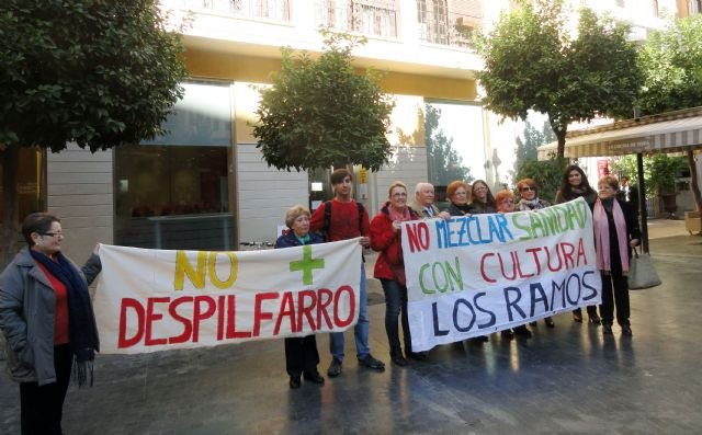 Casi seiscientos vecinos de Los Ramos piden que no se traslade el consultorio de la pedanía al centro cultural