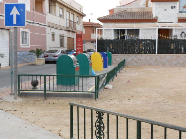 Los socialistas reclaman mejoras urgentes en el jardín del barrio Antonio Alhama de Alquerías