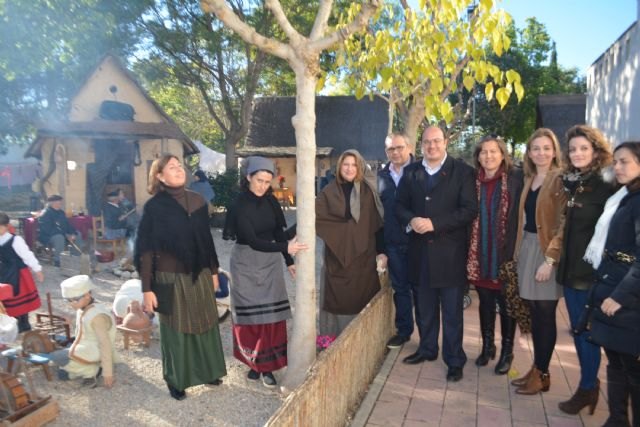 Más de un centenar de alumnos y docentes del colegio Torreteatinos participan en el belén viviente infantil de El Raal