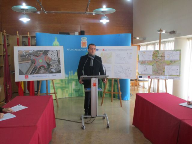 Las rotondas de la Costera Norte con la avenida Juan Carlos I y la de acceso a la A-7 desde la UCAM serán más seguras, prestando especial atención a los ciclistas