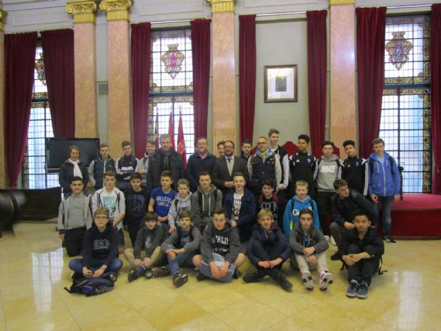 Gómez da la bienvenida a Murcia a los alumnos del colegio Glyn Tech de Londres