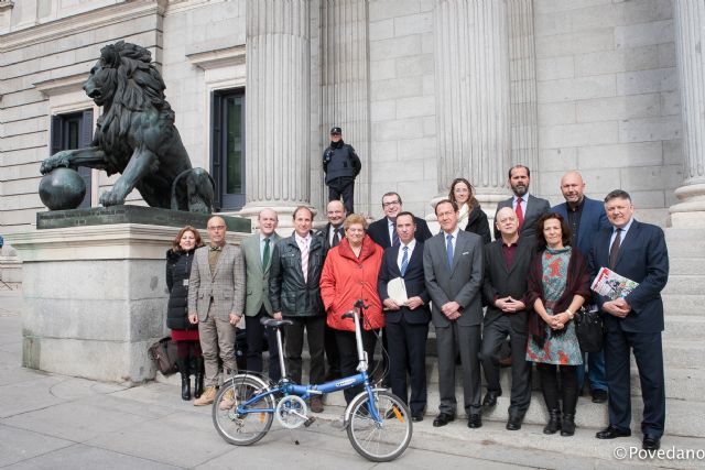 El Alcalde integra el 'lobby' creado en el Congreso de los Diputados a favor de la bicicleta