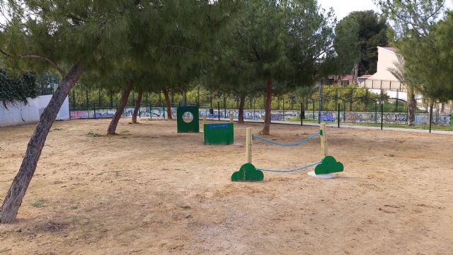 Medio Ambiente instala dos áreas de esparcimiento canino en La Alberca y Santo Ángel