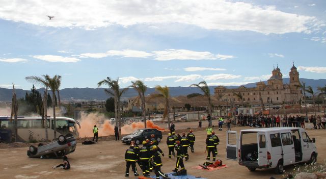 Cerca de 200 personas participan en un simulacro de accidente con drones en la UCAM