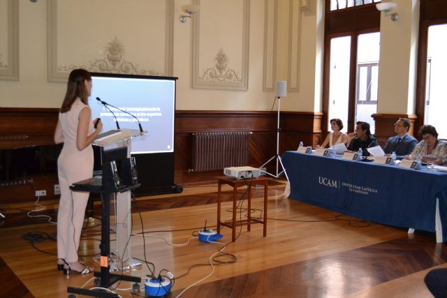 Una profesora de la UCAM investiga en su tesis sobre 'la presencia escénica del intérprete'