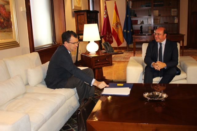 El presidente de la Comunidad, Pedro Antonio Sánchez, recibió hoy al alcalde de Murcia, José Ballesta