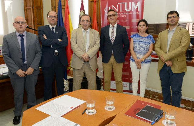 La Universidad de Murcia colaborará con la concesionaria del tranvía en el campo de la sostenibilidad y el medio ambiente