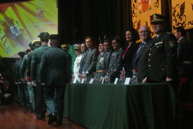 El Alcalde asiste al acto de imposición de condecoraciones a la Guardia Civil 2015