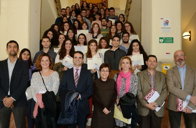 Entrega de diplomas a los alumnos y alumnas de las becas rurales y sociosanitarias