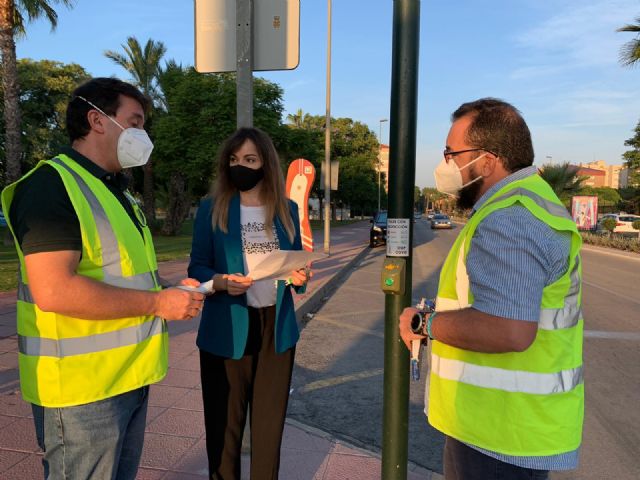 Todos los pulsadores semafóricos dispondrán la próxima semana de pegatinas STOP Covid