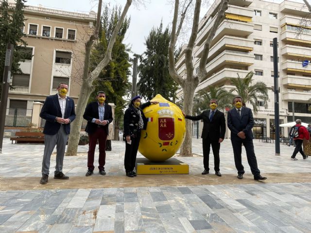 Ocho limones gigantes conquistan Santo Domingo y Alfonso X con la exposición de arte urbano ´Lemon Art´