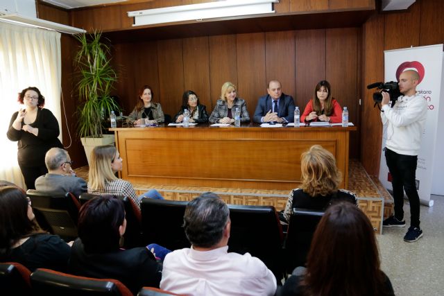 El Círculo de Mayores y Discapacidad toma impulso con la adhesión de 14 entidades en un acto celebrado en la UMU