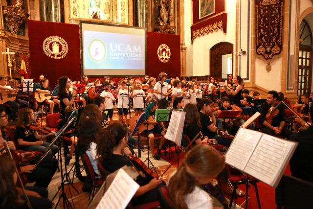 Termina el curso 2016-2017 con la magia de la Red de Orquestas Escolares de la UCAM