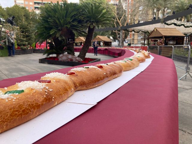 El Gran Árbol de Navidad acogerá 160 metros de Roscón de Reyes para repartir de forma gratuita