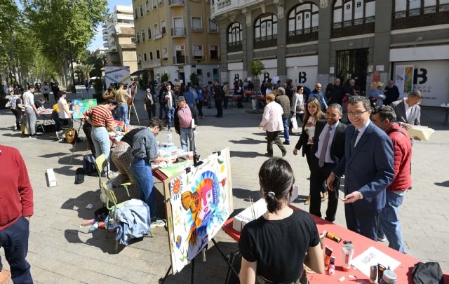 El talento joven murciano pone sus pinceles al servicio del maestro José María Párraga