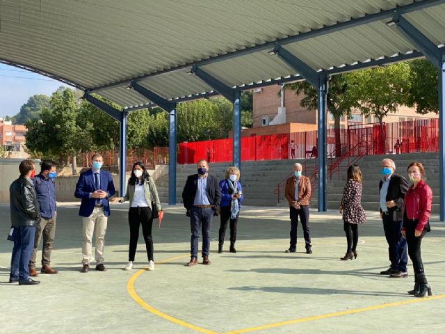 Los alumnos del colegio público de El Bojar cuentan con una nueva cubierta de 1.400 metros cuadrados en la pista polideportiva