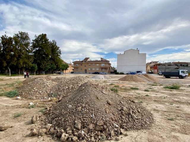 Malestar entre los vecinos de San Ginés por el movimiento de camiones descontrolado junto al colegio público