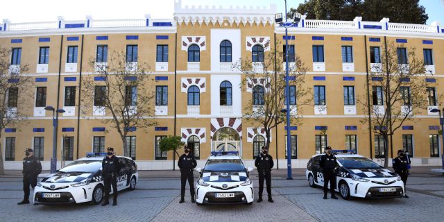 La Policía Local apuesta por la mejora medioambiental del municipio incorporando sus tres primeros turismos híbridos