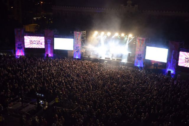 Cerca de 7.000 jóvenes disfrutan de la quinta edición de #MurciaSeMueve con una tarde cargada de gastronomía, atracciones, danza, market y la música de Dorian, Atrezo y Poolshake