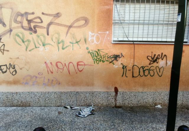 El PSOE reclama 'limpieza de choque' en el barrio del Carmen y 'una solución digna' para los mendigos que duermen en la calle