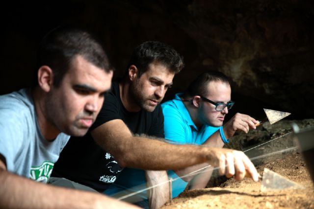 La UMU elimina prejuicios hacia las personas con discapacidad intelectual a través de la arqueología