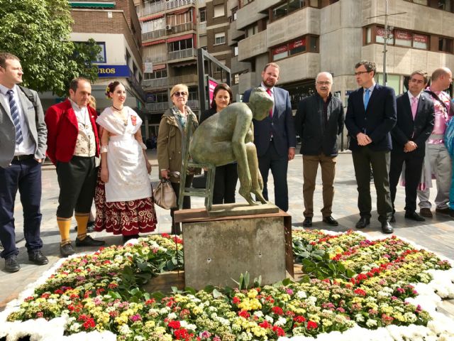 ´El corazón de flores de la mujer murciana se ha hecho bronce´