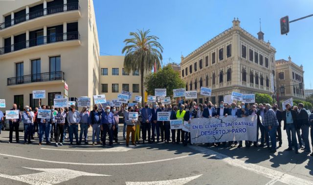 El PP respalda a los regantes en sus reivindicaciones ante el maltrato del Gobierno socialista