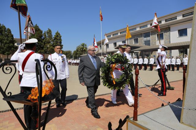 Emotiva jura de bandera de personal civil en UCAM Cartagena