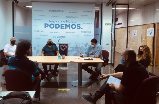 Podemos denuncia que la Consejería de Fomento y el Ayuntamiento de Murcia 'han abandonado a su suerte a los usuarios del transporte público'