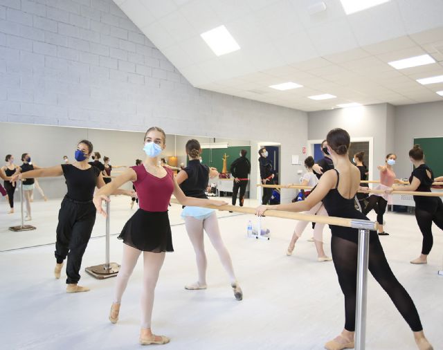 El Grado en Danza de la UCAM estrena una sala para sus clases prácticas