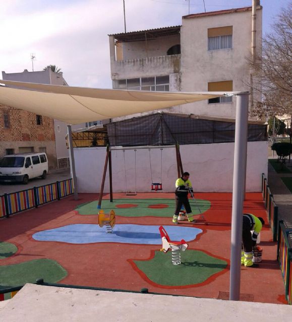 El Raal estrena zona de juegos infantiles