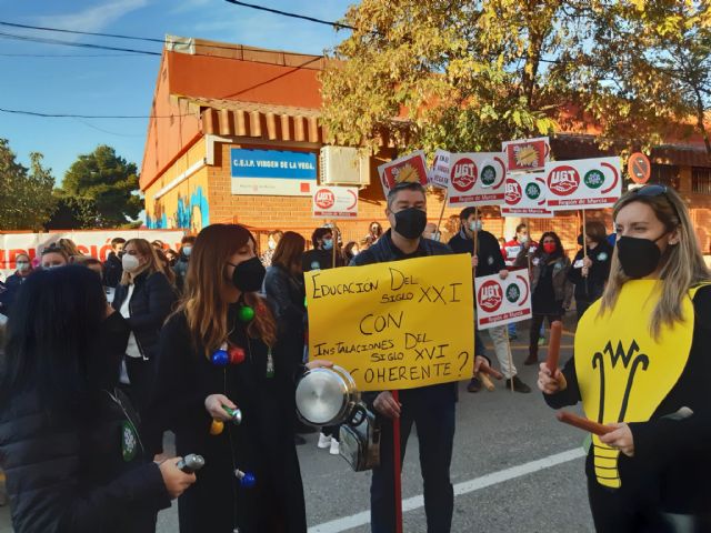 El profesorado del CEIP ´Virgen de la Vega´ de Cobatillas se rebela ante el incumplimiento de Educación de renovar la precaria instalación eléctrica del centro