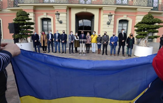 El Ayuntamiento iza la bandera de Ucrania como muestra de solidaridad y apoyo a la población del país